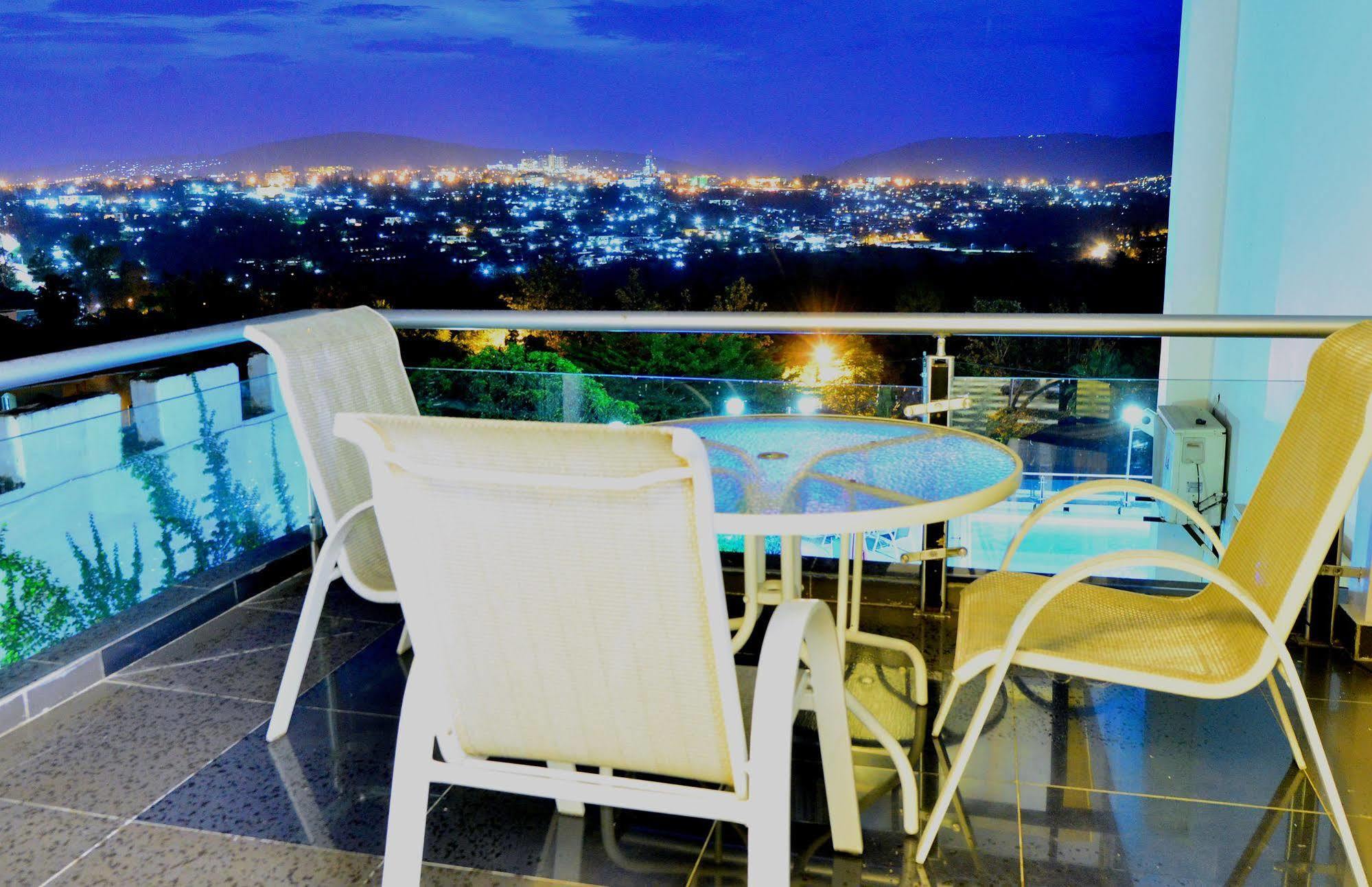 The Manor Hotel คิกาลี ภายนอก รูปภาพ