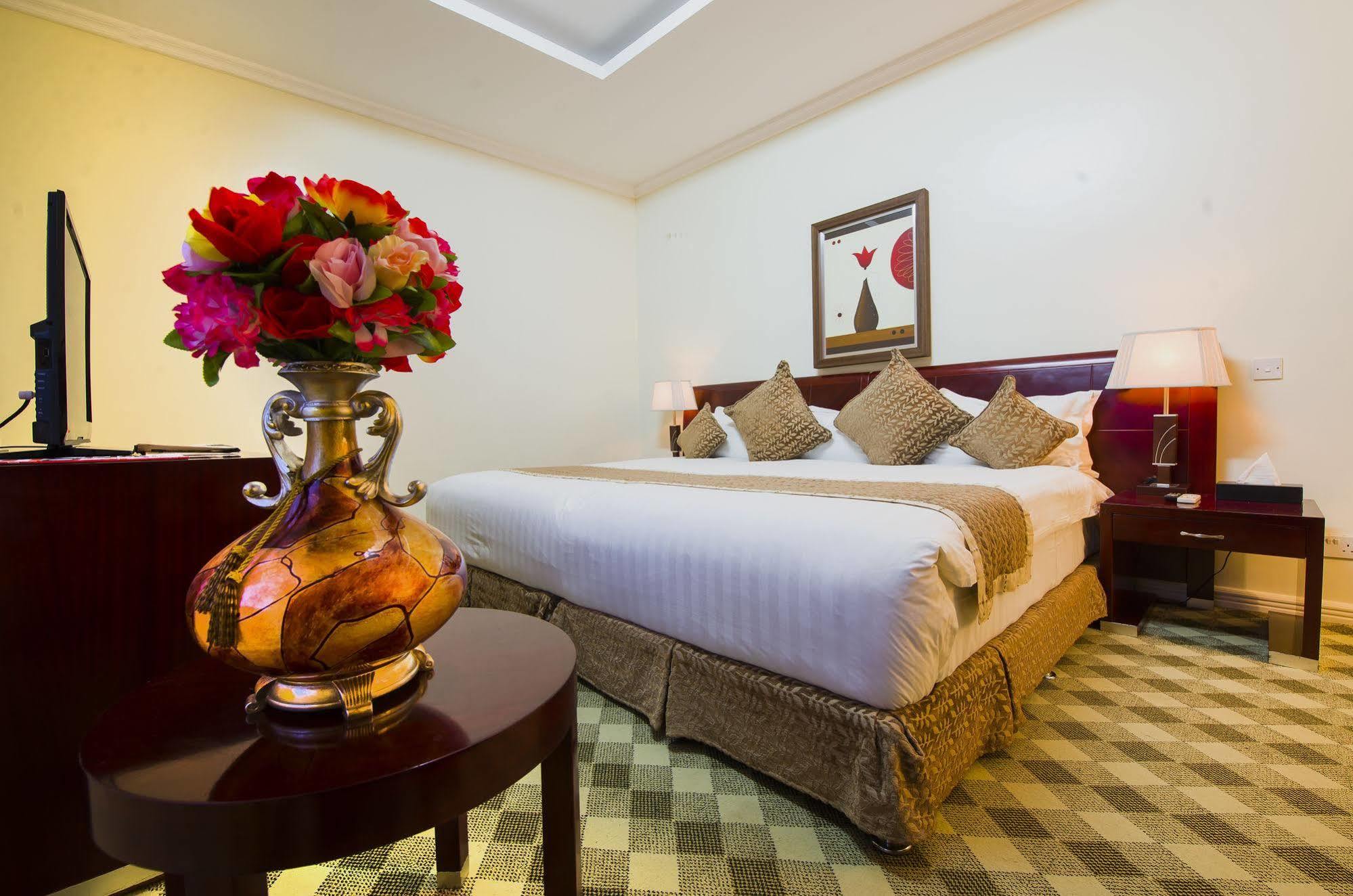 The Manor Hotel คิกาลี ภายนอก รูปภาพ