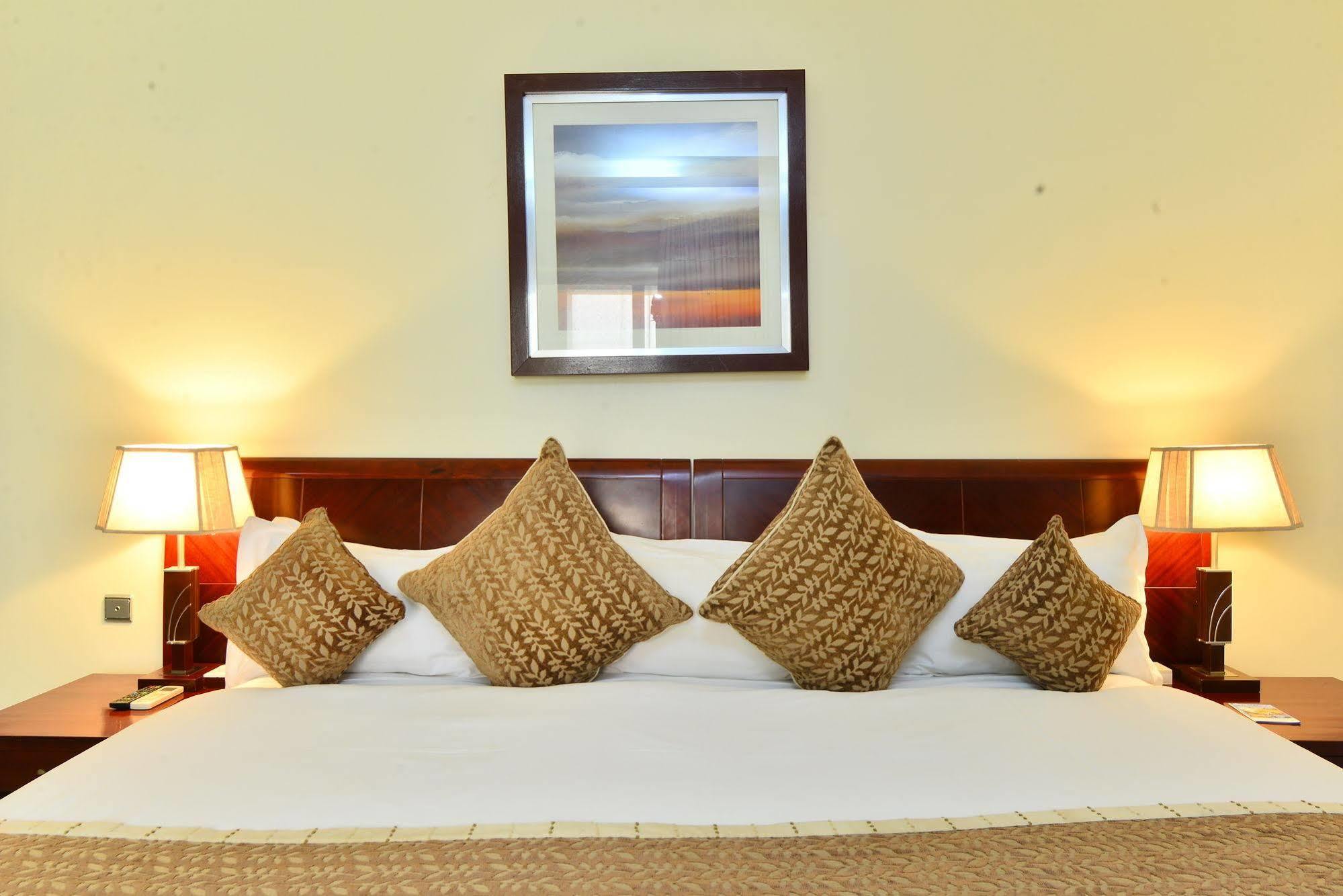 The Manor Hotel คิกาลี ภายนอก รูปภาพ